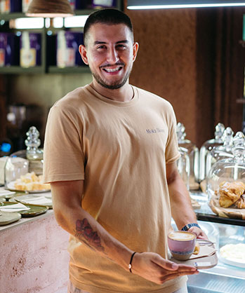 Nuestra misión en Moka Bloom, cafetería de especialidad y floristería en Benidorm